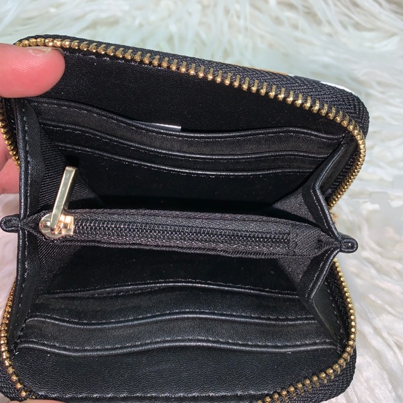 NWOT 🌸 💼 Flower Wallet - Picture 4 of 6